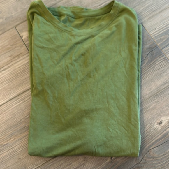 Olive green lululemon size 8 muscle tank. Super comfy. Good condition - Picture 8 of 10
